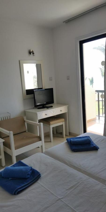 Simos Magic Beach Hotel Apts アヤナパ エクステリア 写真