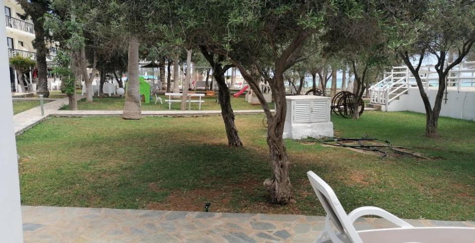 Simos Magic Beach Hotel Apts アヤナパ エクステリア 写真
