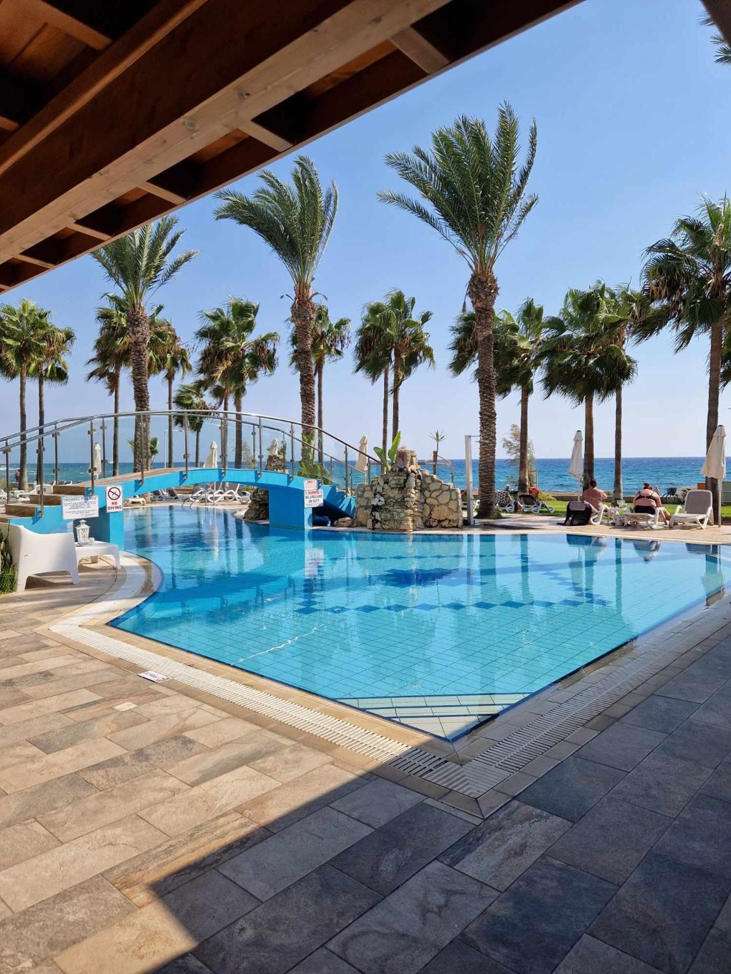 Simos Magic Beach Hotel Apts アヤナパ エクステリア 写真