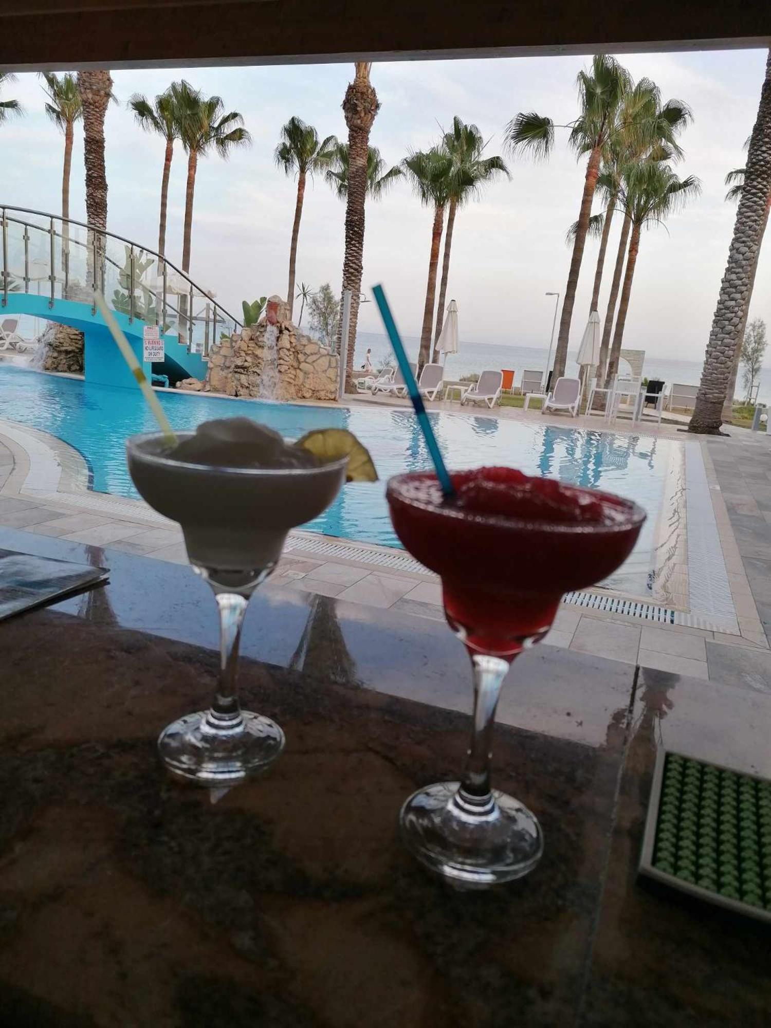 Simos Magic Beach Hotel Apts アヤナパ エクステリア 写真