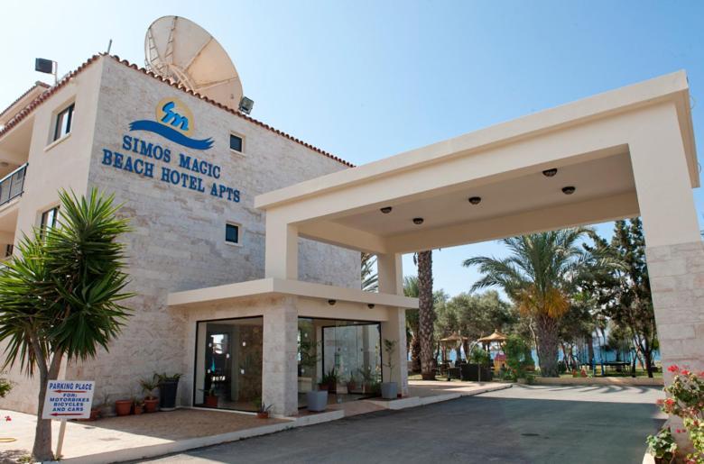 Simos Magic Beach Hotel Apts アヤナパ エクステリア 写真