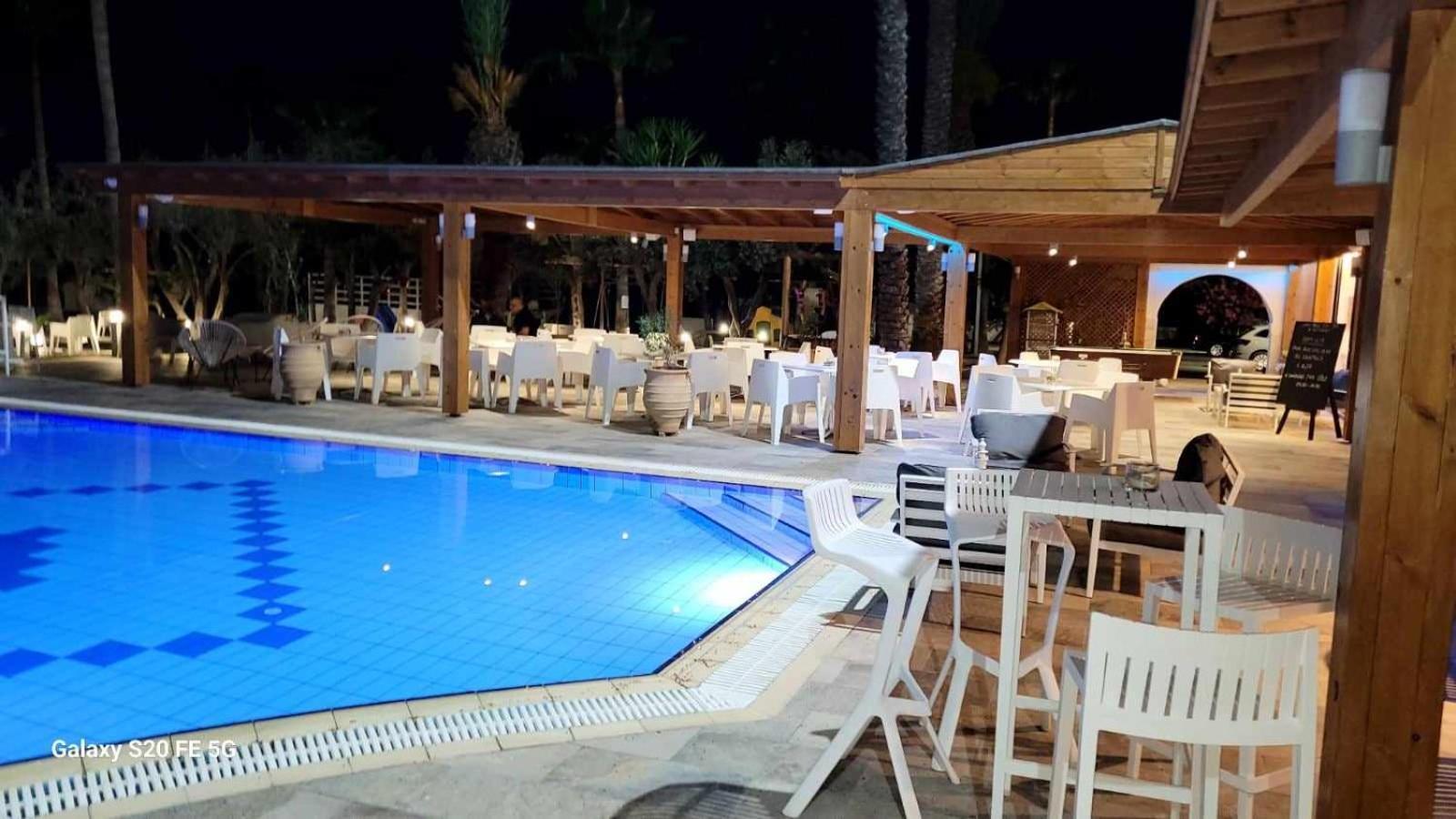 Simos Magic Beach Hotel Apts アヤナパ エクステリア 写真