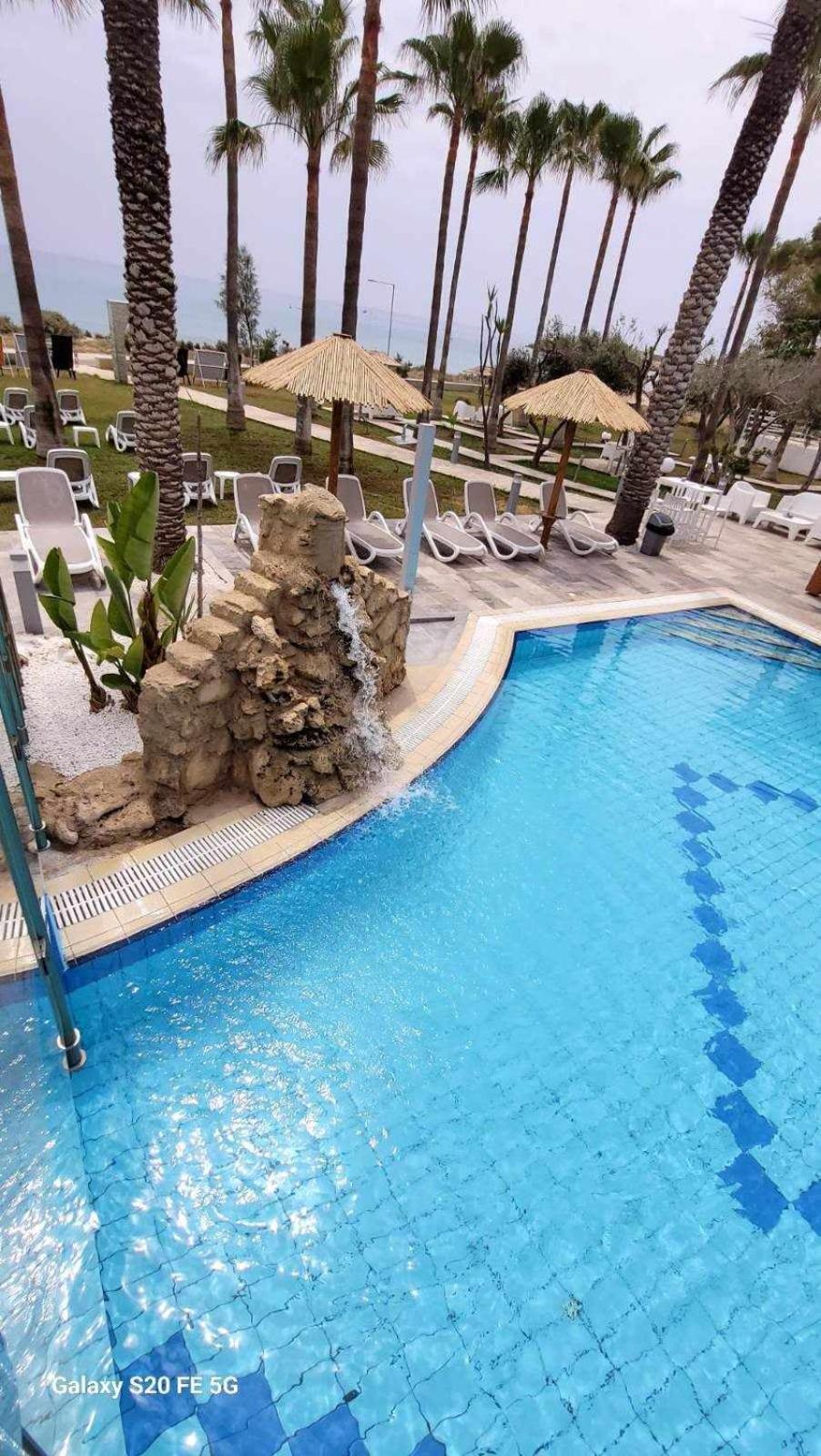 Simos Magic Beach Hotel Apts アヤナパ エクステリア 写真