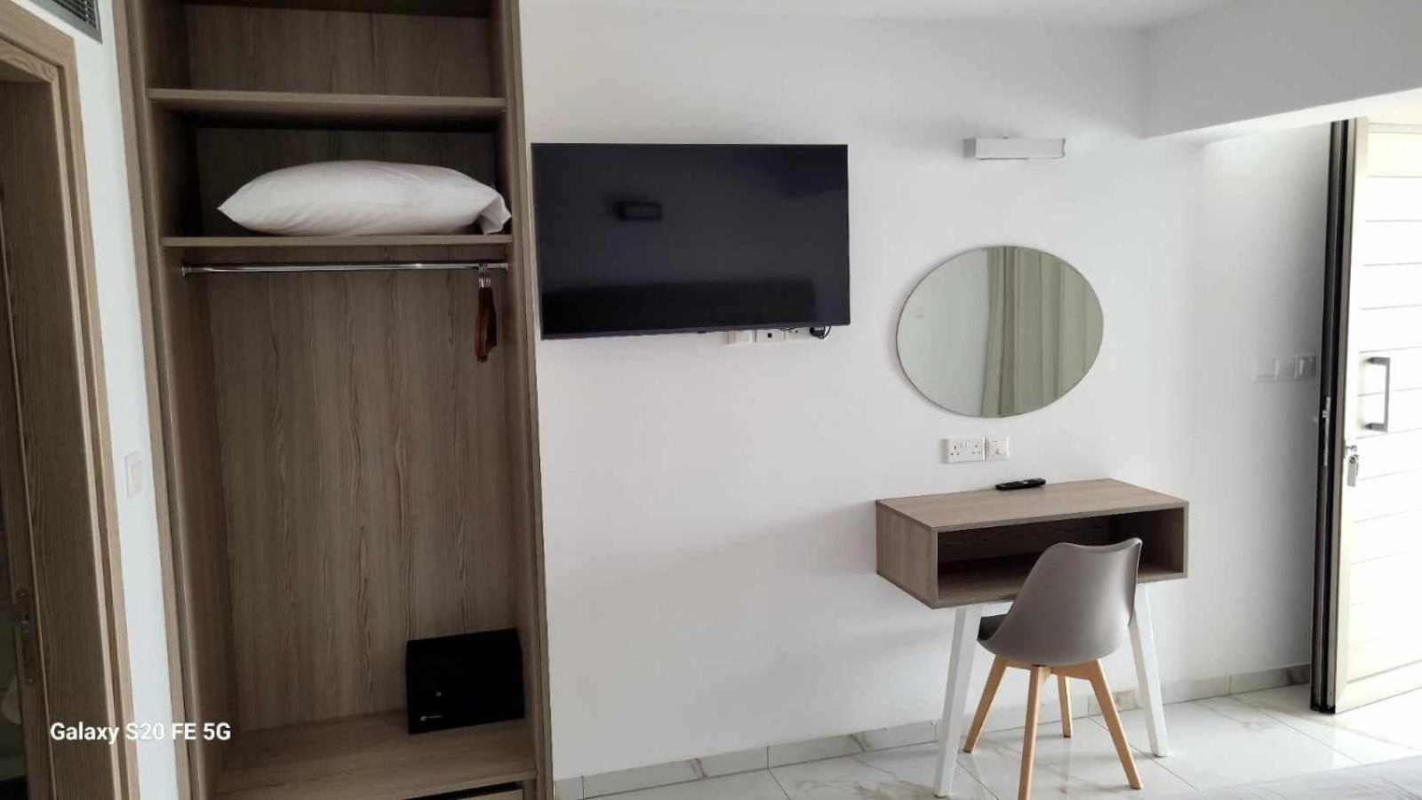 Simos Magic Beach Hotel Apts アヤナパ エクステリア 写真