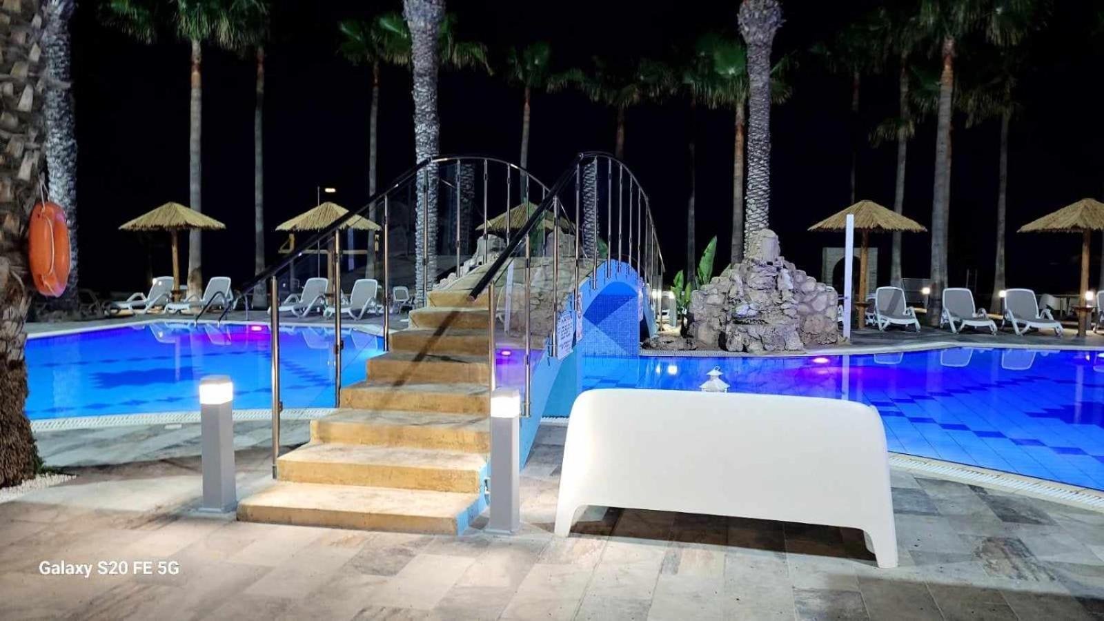 Simos Magic Beach Hotel Apts アヤナパ エクステリア 写真