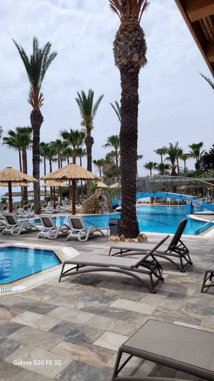 Simos Magic Beach Hotel Apts アヤナパ エクステリア 写真