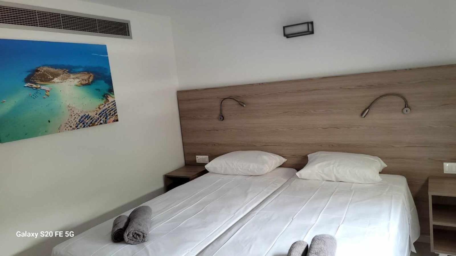 Simos Magic Beach Hotel Apts アヤナパ エクステリア 写真