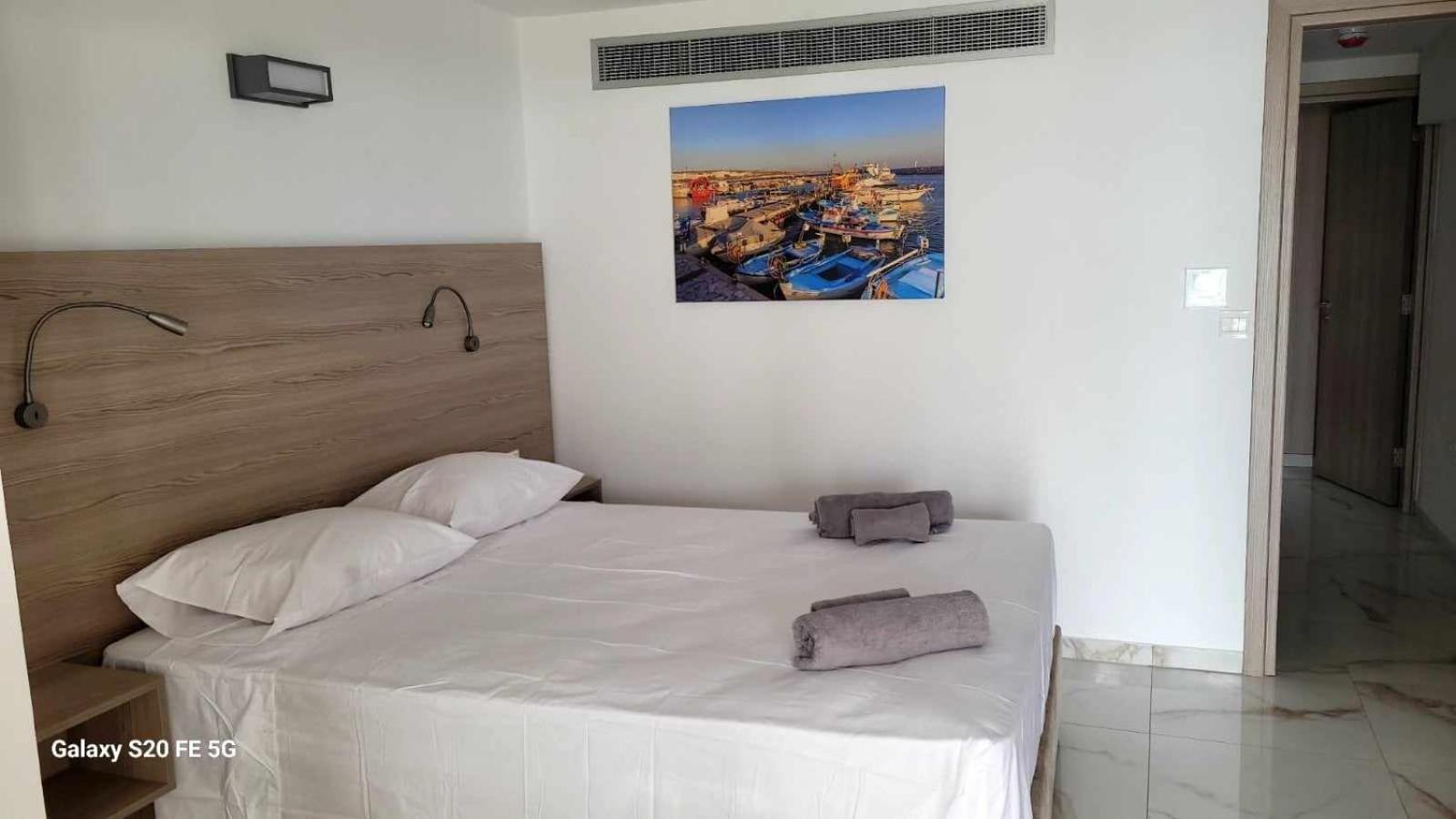 Simos Magic Beach Hotel Apts アヤナパ エクステリア 写真