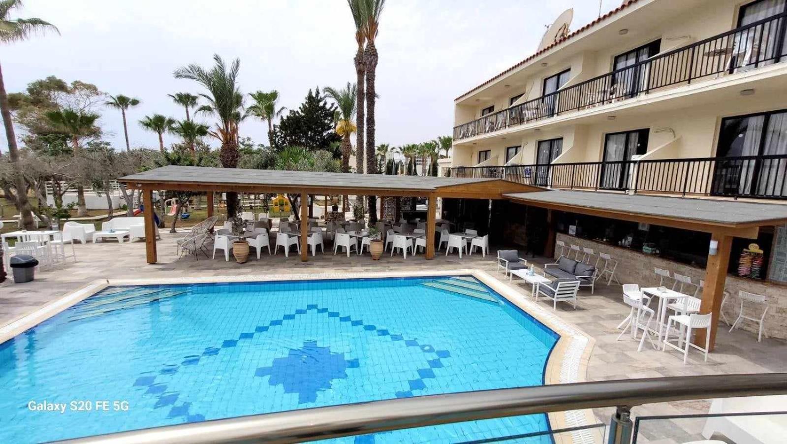 Simos Magic Beach Hotel Apts アヤナパ エクステリア 写真