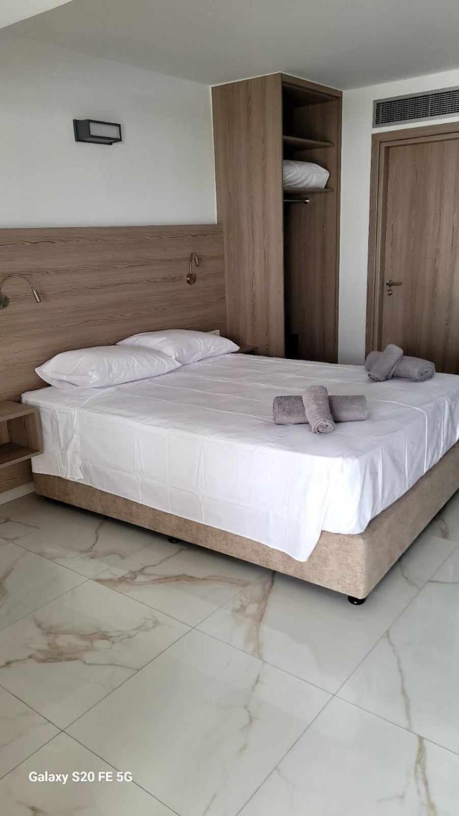 Simos Magic Beach Hotel Apts アヤナパ エクステリア 写真