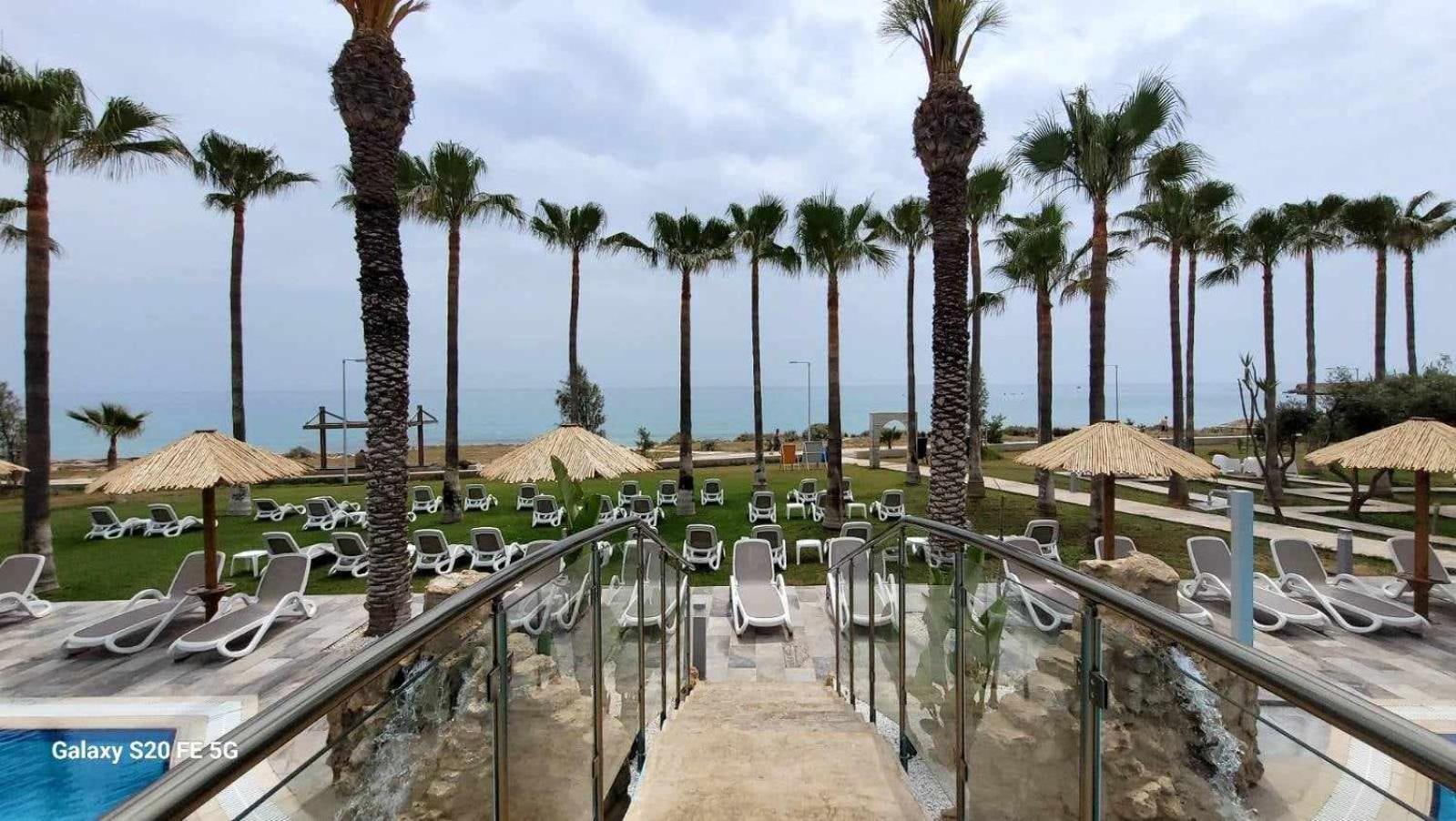 Simos Magic Beach Hotel Apts アヤナパ エクステリア 写真
