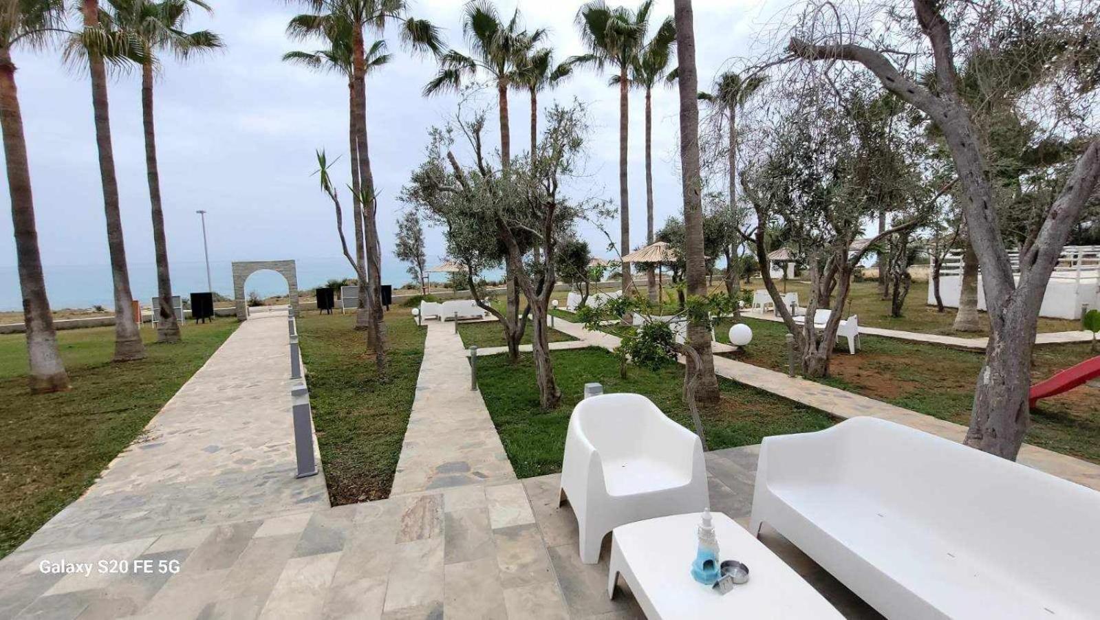 Simos Magic Beach Hotel Apts アヤナパ エクステリア 写真