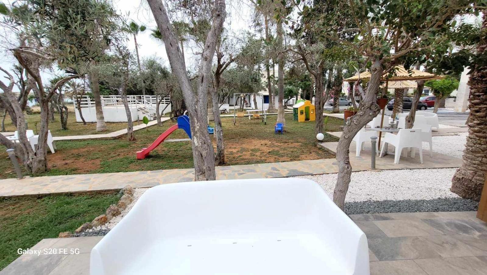 Simos Magic Beach Hotel Apts アヤナパ エクステリア 写真