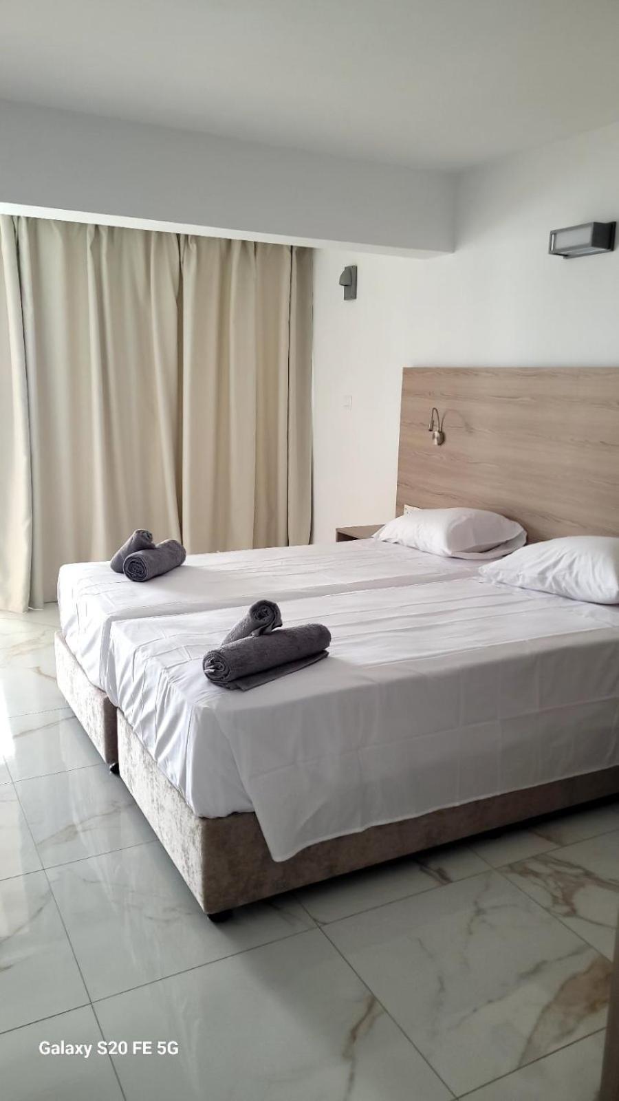 Simos Magic Beach Hotel Apts アヤナパ エクステリア 写真