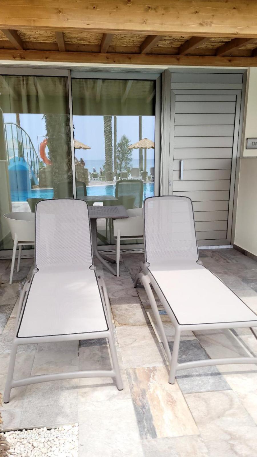 Simos Magic Beach Hotel Apts アヤナパ エクステリア 写真